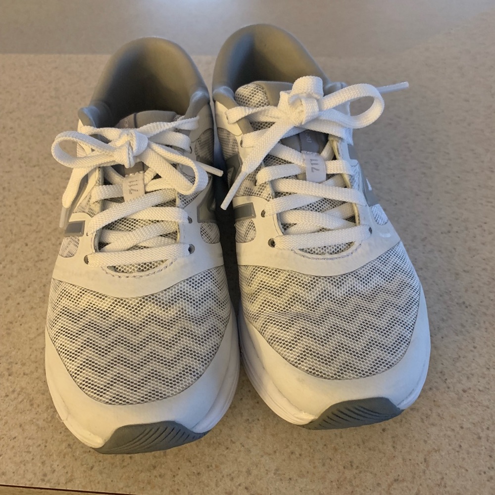 Woman’s New Balance size 6